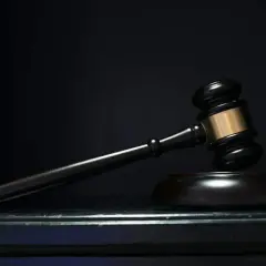 Adwokat ile procent? Poznaj ukryte koszty usług prawnych