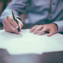Jak dostać adwokata z urzędu i uniknąć kosztów prawnych?