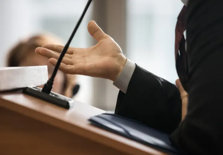 Co jeśli świadek nie stawił się na rozprawie? Sprawdź konsekwencje